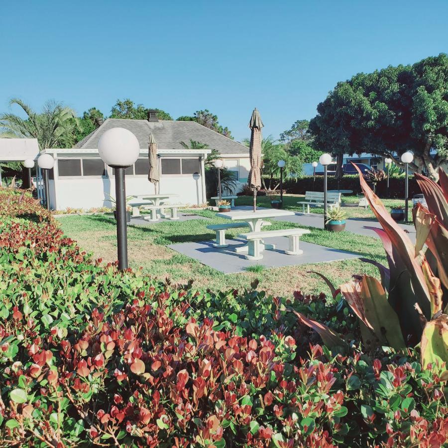 Tropical Palm Motel North Fort Myers Bagian luar foto